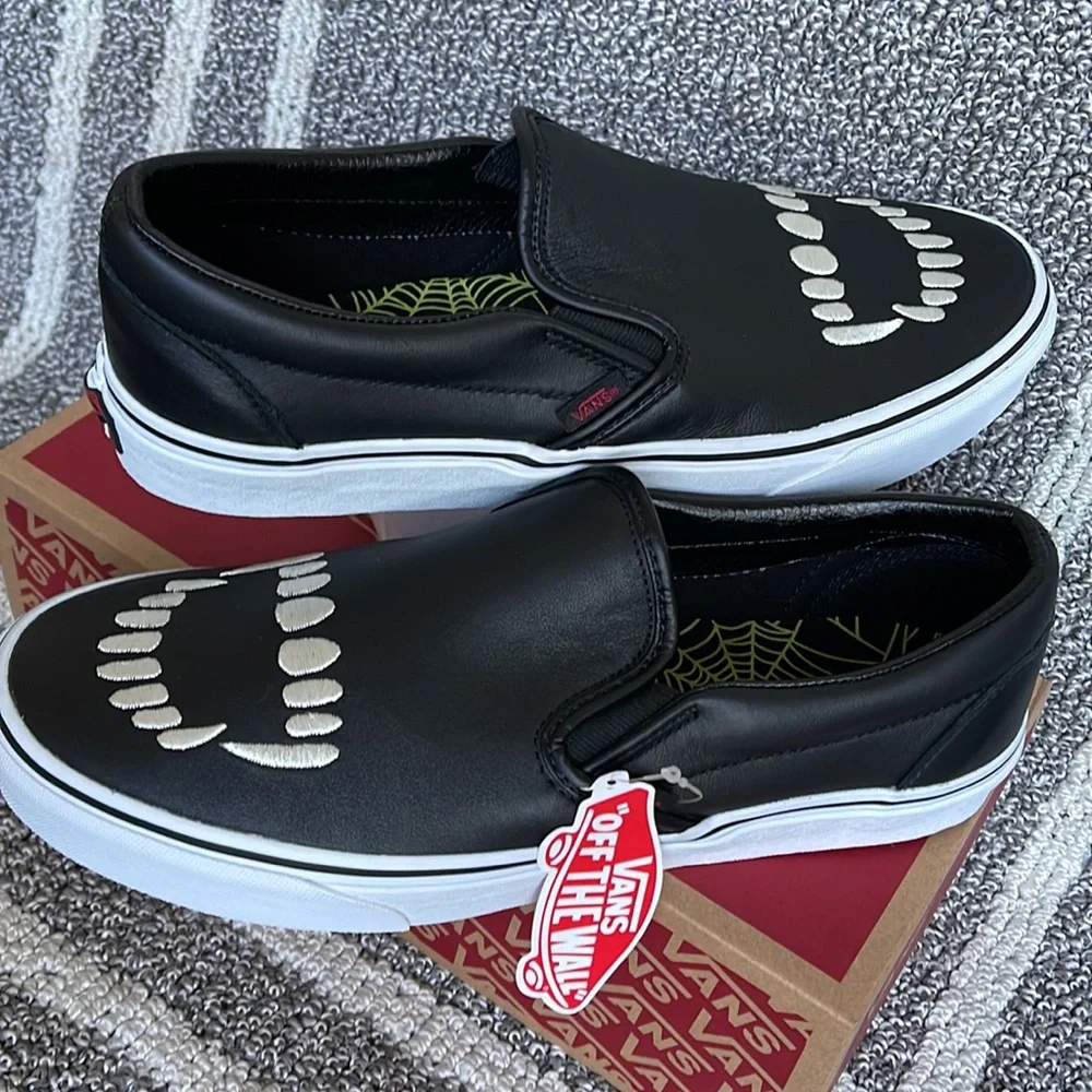 Vans Classic Slip-On Fangs Black/True White MENS - Picture 11 of 16